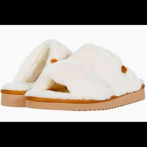 Kookaburra by Ugg slippers Size 9
